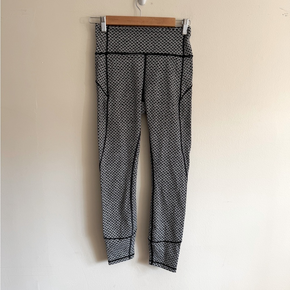 Lululemon In Movement 7/8 Tight Monochromic Black - Size 6 - Picture 5 of 16